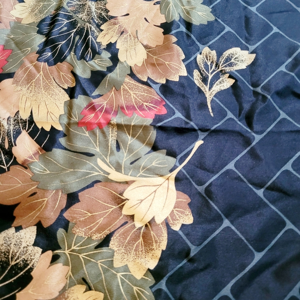 Floral Patterned Scarf - Picture 7 of 9